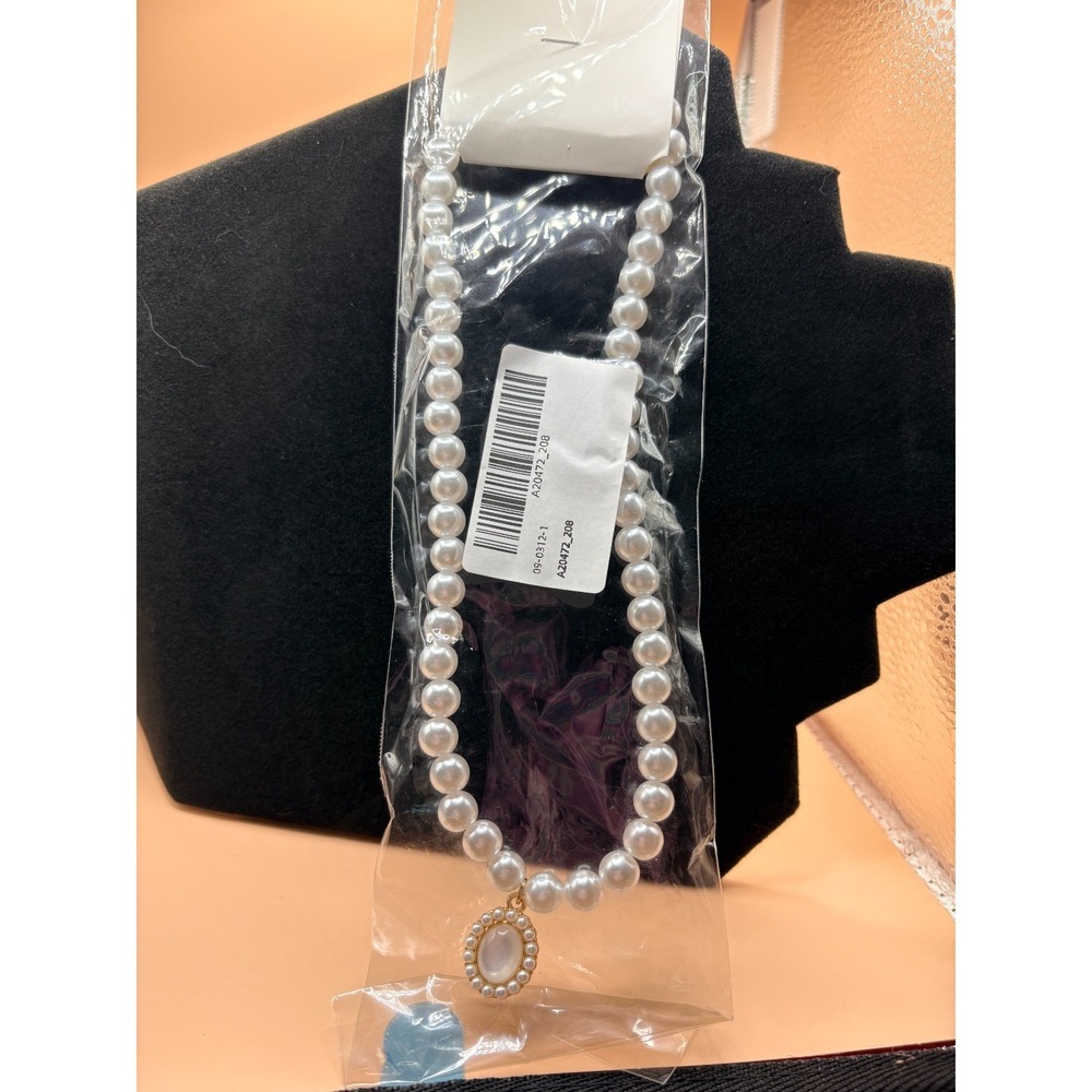 Han-Kou‎ Fake Pearl Necklace - costume jewelry